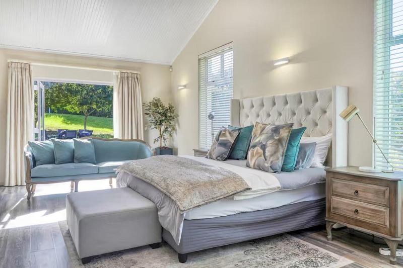 6 Bedroom Property for Sale in Constantia Western Cape